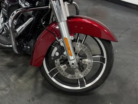 More photos of 2017 HARLEY DAVIDSON STREET GLIDE SPECIAL FLHXS at Moto Boutique, OH
