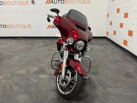 More photos of 2017 HARLEY DAVIDSON STREET GLIDE SPECIAL FLHXS at Moto Boutique, OH