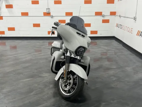 More photos of 2020 HARLEY DAVIDSON ULTRA LIMITED CVO FLHTKSE at Moto Boutique, OH