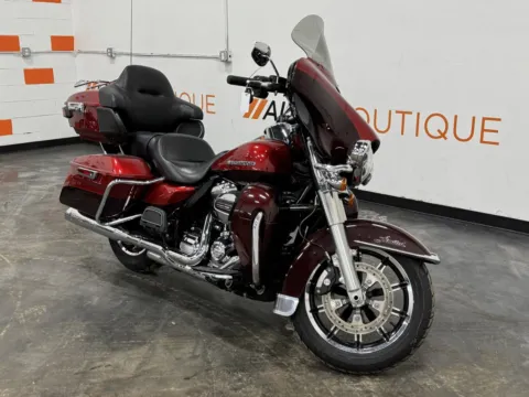 Another view of 2018 HARLEY DAVIDSON ULTRA LIMITED FLHTK for sale in Columbus, OH at Moto Boutique