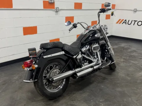 Another view of 2023 HARLEY DAVIDSON HERITAGE CLASSIC FLHCS for sale in Columbus, OH at Moto Boutique