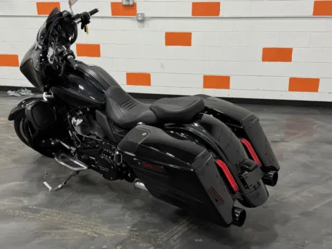 Another view of 2017 HARLEY DAVIDSON STREET GLIDE CVO FLHXSE for sale in Columbus, OH at Moto Boutique