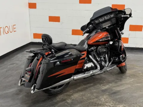 More photos of 2017 Harley-Davidson Street Glide CVO Street Glide at Moto Boutique, OH