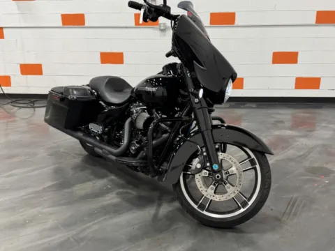 Another view of 2019 HARLEY DAVIDSON STREET GLIDE SPECIAL FLHXS for sale in Columbus, OH at Moto Boutique