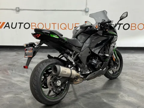More photos of 2023 Kawasaki Ninja 1000 SX at Moto Boutique, OH
