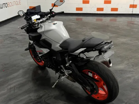 More photos of 2019 YAMAHA MT-10 at Moto Boutique, OH