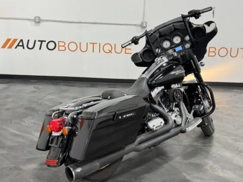 More photos of 2008 HARLEY DAVIDSON STREET GLIDE FLHX at Moto Boutique, OH