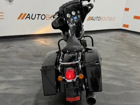 More photos of 2008 HARLEY DAVIDSON STREET GLIDE FLHX at Moto Boutique, OH