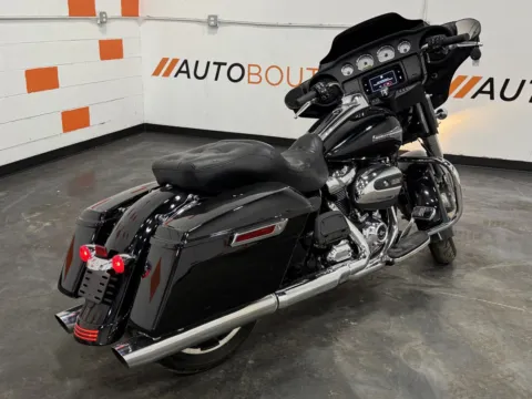 More photos of 2022 HARLEY DAVIDSON STREET GLIDE FLHX at Moto Boutique, OH