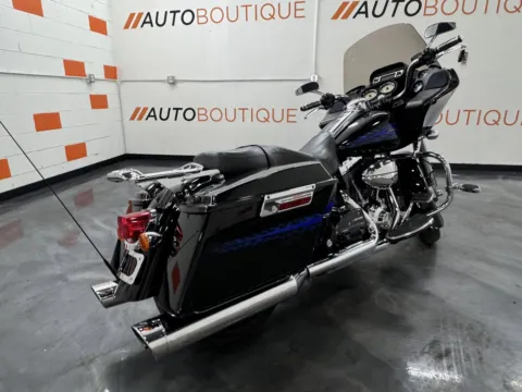 More photos of 2009 HARLEY DAVIDSON ROAD GLIDE FLTR at Moto Boutique, OH