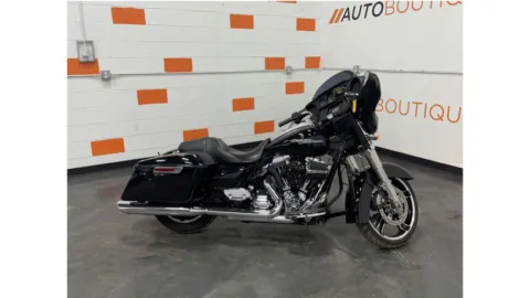 Black 2016 HARLEY DAVIDSON STREET GLIDE FLHX for sale in Columbus, OH