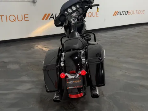 More photos of 2016 HARLEY DAVIDSON STREET GLIDE FLHX at Moto Boutique, OH