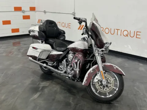 Another view of 2015 HARLEY DAVIDSON ULTRA LIMITED CVO FLHTKSE for sale in Columbus, OH at Moto Boutique