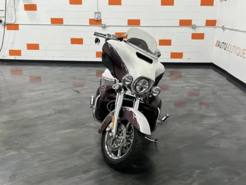More photos of 2015 HARLEY DAVIDSON ULTRA LIMITED CVO FLHTKSE at Moto Boutique, OH