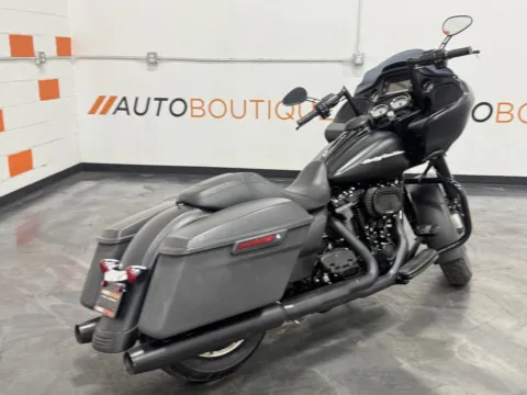 More photos of 2017 HARLEY DAVIDSON ROAD GLIDE FLTRX at Moto Boutique, OH