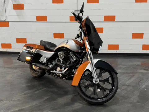 Photos of 2004 HARLEY DAVIDSON ROAD KING CUSTOM FLHRS for sale in Columbus, OH at Moto Boutique