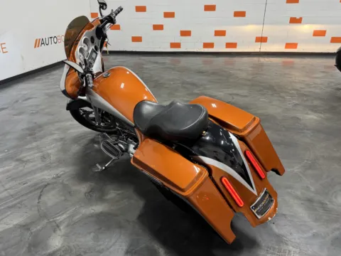 More photos of 2004 HARLEY DAVIDSON ROAD KING CUSTOM FLHRS at Moto Boutique, OH