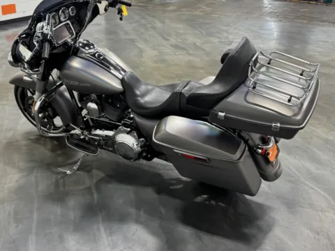 More photos of 2016 Harley-Davidson Street Glide Special at Moto Boutique, OH