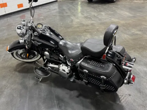 More photos of 2016 HARLEY DAVIDSON HERITAGE SOFTAIL CLASSIC FLSTC at Moto Boutique, OH