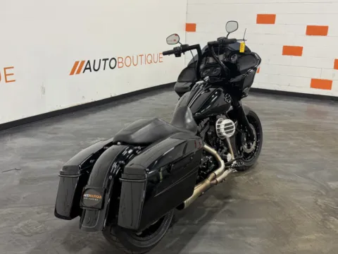 Another view of 2015 HARLEY DAVIDSON ROAD GLIDE SPECIAL FLTRXS for sale in Columbus, OH at Moto Boutique