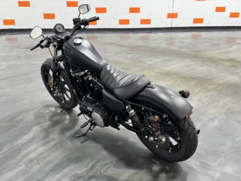 More photos of 2020 HARLEY DAVIDSON 883 IRON at Moto Boutique, OH