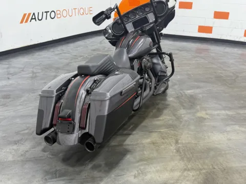 Another view of 2018 HARLEY DAVIDSON STREET GLIDE CVO FLHXSE for sale in Columbus, OH at Moto Boutique