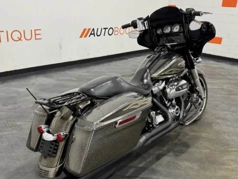 Another view of 2017 HARLEY DAVIDSON STREET GLIDE SPECIAL FLHXS for sale in Columbus, OH at Moto Boutique