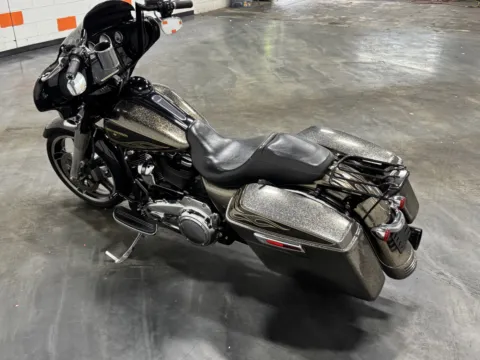 More photos of 2017 HARLEY DAVIDSON STREET GLIDE SPECIAL FLHXS at Moto Boutique, OH