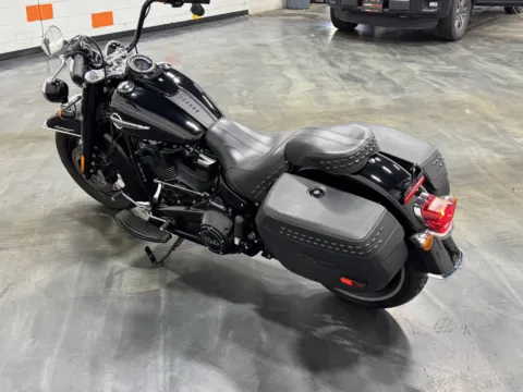 More photos of 2019 HARLEY DAVIDSON HERITAGE CLASSIC 114 FLHCS at Moto Boutique, OH