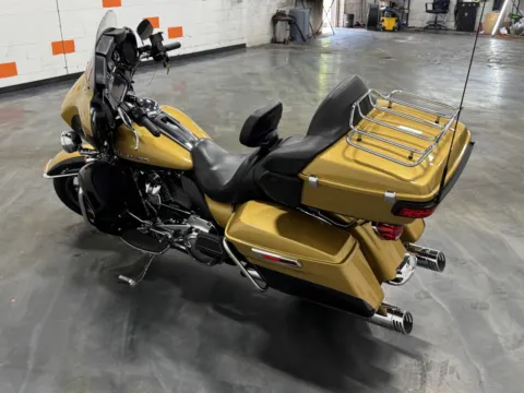 More photos of 2017 HARLEY DAVIDSON ULTRA LIMITED FLHTK at Moto Boutique, OH