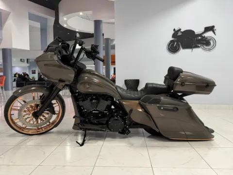 Photos of 2017 HARLEY DAVIDSON ROAD GLIDE SPECIAL FLTRXS for sale in Columbus, OH at Moto Boutique
