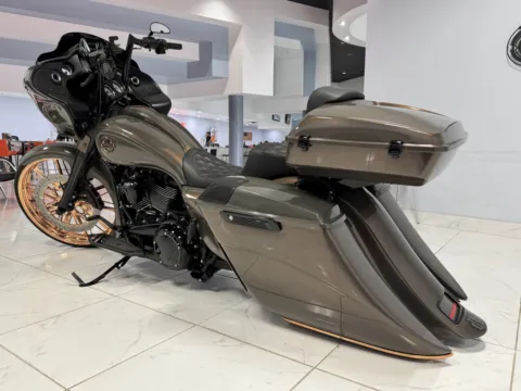 More photos of 2017 HARLEY DAVIDSON ROAD GLIDE SPECIAL FLTRXS at Moto Boutique, OH