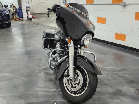 More photos of 2008 HARLEY DAVIDSON STREET GLIDE FLHX at Moto Boutique, OH