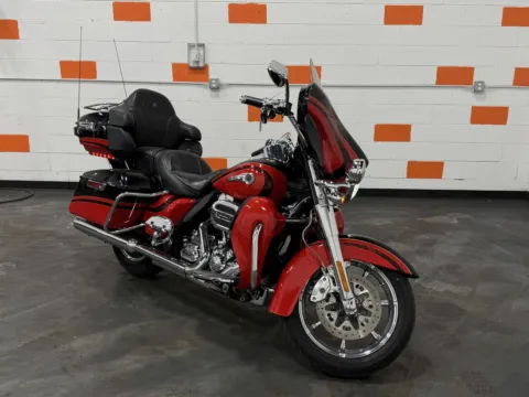 Another view of 2016 Harley-Davidson Electra Glide CVO Limited for sale in Columbus, OH at Moto Boutique