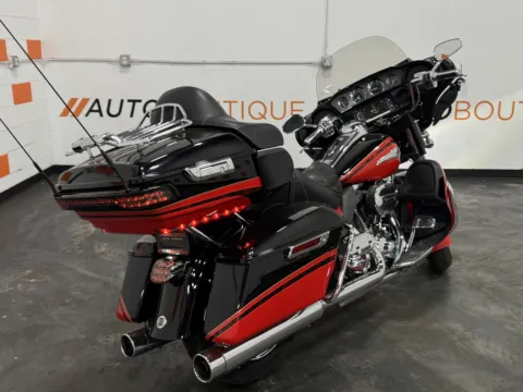 More photos of 2016 Harley-Davidson Electra Glide CVO Limited at Moto Boutique, OH