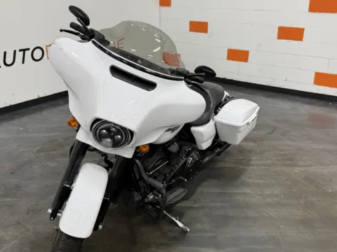 Another view of 2017 Harley-Davidson Street Glide Special for sale in Columbus, OH at Moto Boutique