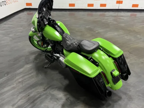 More photos of 2017 HARLEY DAVIDSON STREET GLIDE SPECIAL FLHXS at Moto Boutique, OH