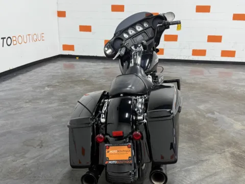 More photos of 2017 HARLEY DAVIDSON STREET GLIDE FLHX at Moto Boutique, OH