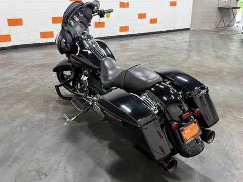More photos of 2017 HARLEY DAVIDSON STREET GLIDE FLHX at Moto Boutique, OH