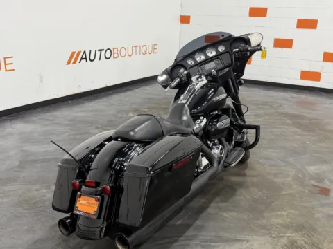 Photos of 2017 HARLEY DAVIDSON STREET GLIDE FLHX for sale in Columbus, OH at Moto Boutique