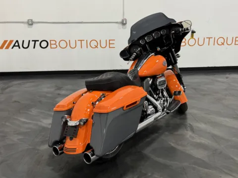 Another view of 2023 HARLEY DAVIDSON STREET GLIDE SPECIAL FLHXS for sale in Columbus, OH at Moto Boutique