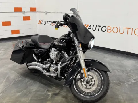 Photos of 2009 HARLEY DAVIDSON STREET GLIDE FLHX for sale in Columbus, OH at Moto Boutique