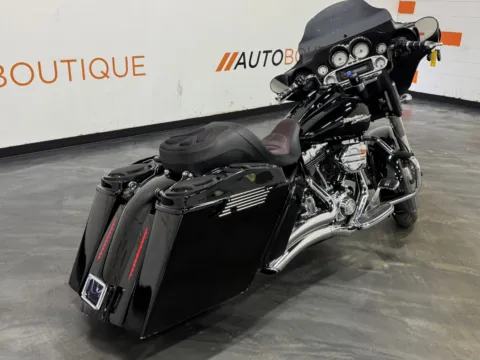 Another view of 2009 HARLEY DAVIDSON STREET GLIDE FLHX for sale in Columbus, OH at Moto Boutique