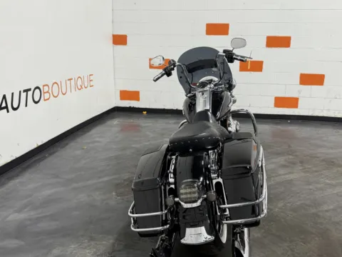 More photos of 2016 HARLEY DAVIDSON ROAD KING FLHR at Moto Boutique, OH