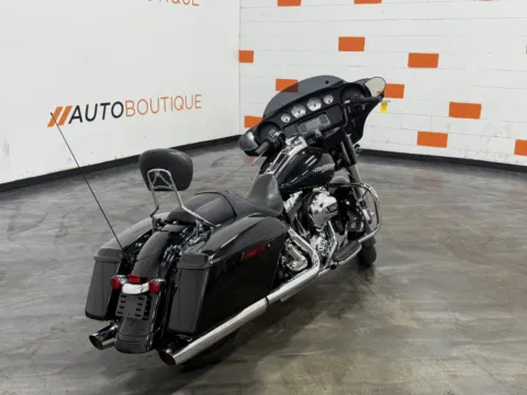 Another view of 2015 HARLEY DAVIDSON STREET GLIDE FLHX for sale in Columbus, OH at Moto Boutique