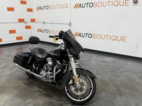 Photos of 2015 HARLEY DAVIDSON STREET GLIDE FLHX for sale in Columbus, OH at Moto Boutique