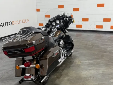 Another view of 2013 HARLEY DAVIDSON ULTRA LIMITED FLHTK for sale in Columbus, OH at Moto Boutique
