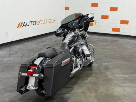 Another view of 2012 HARLEY DAVIDSON ROAD KING CLASSIC FLHRC for sale in Columbus, OH at Moto Boutique