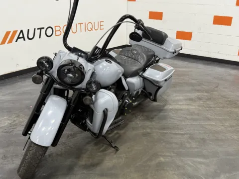Another view of 2012 HARLEY DAVIDSON ROAD KING CLASSIC FLHRC for sale in Columbus, OH at Moto Boutique