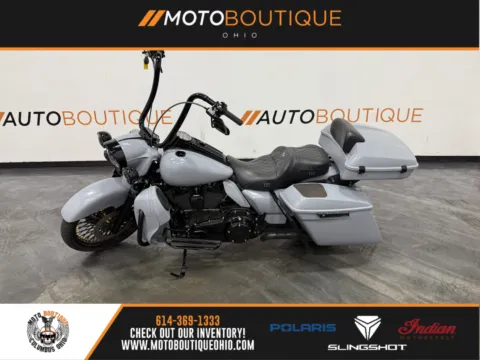 Gray 2012 HARLEY DAVIDSON ROAD KING CLASSIC FLHRC for sale in Columbus, OH